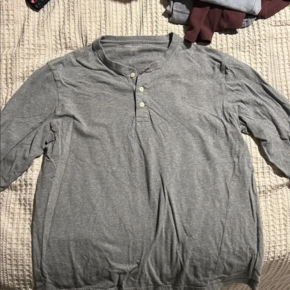 American Eagle Outfitters Heather Gray Long Sleeve Henley - Picture 1 of 2